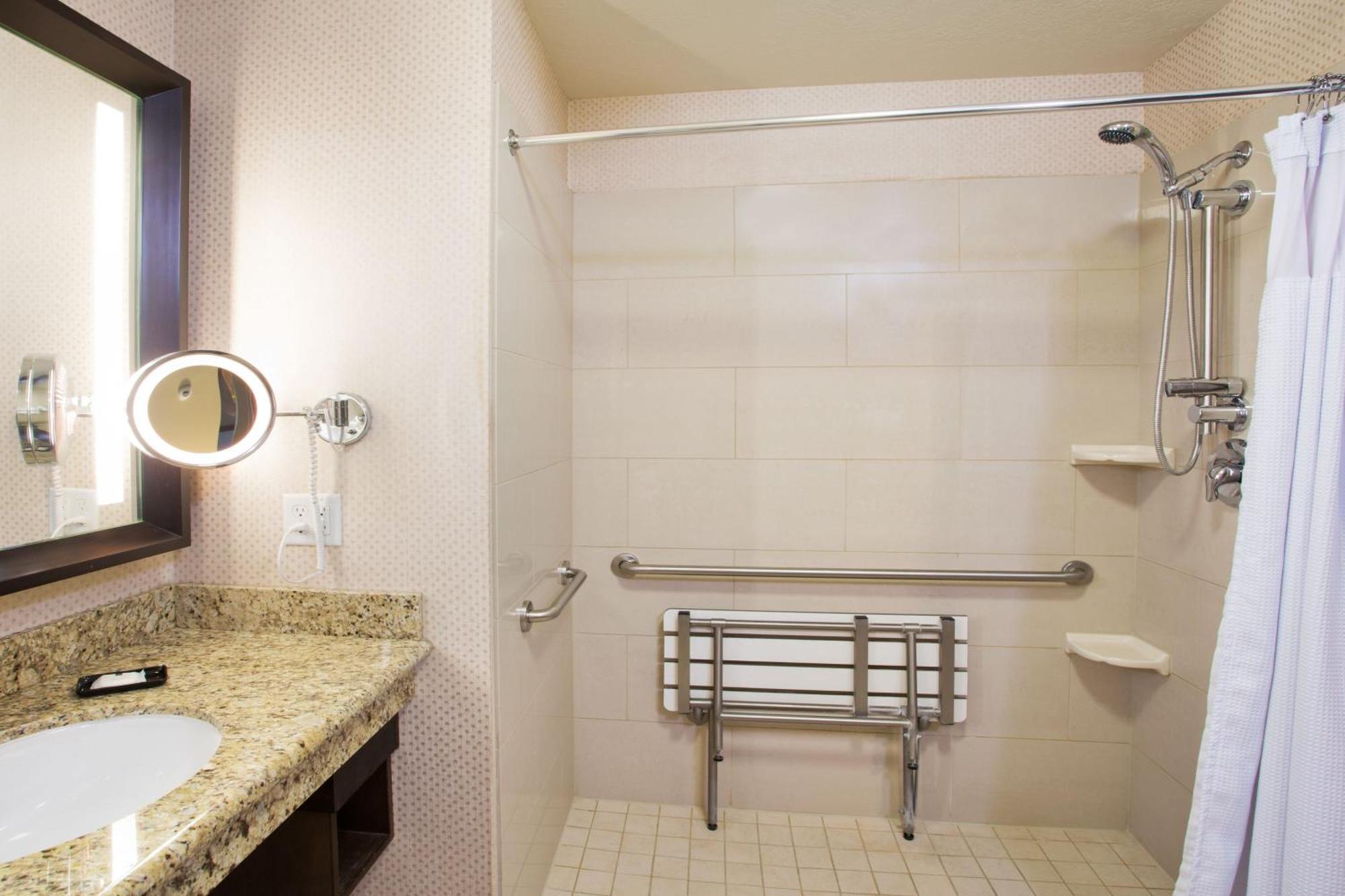 King Room - Hearing Accessible - Roll-in Shower