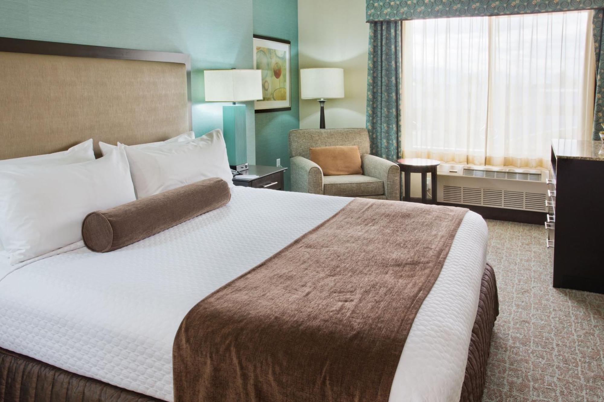 One-Bedroom Suite with Tub - Communications Access,1438404679:JPEG