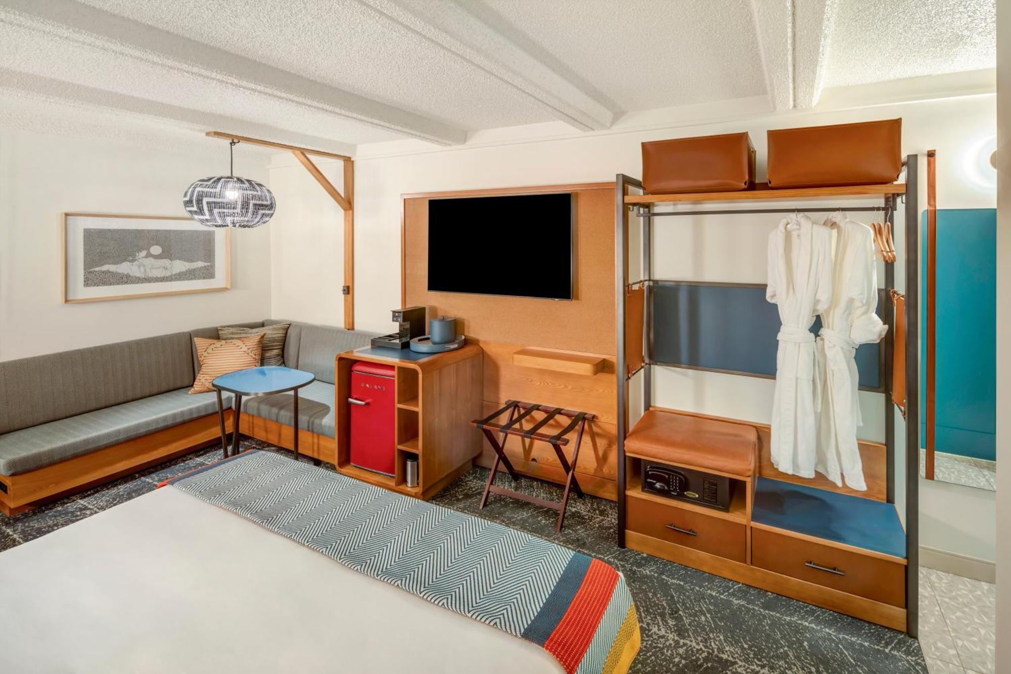 1 King Bed