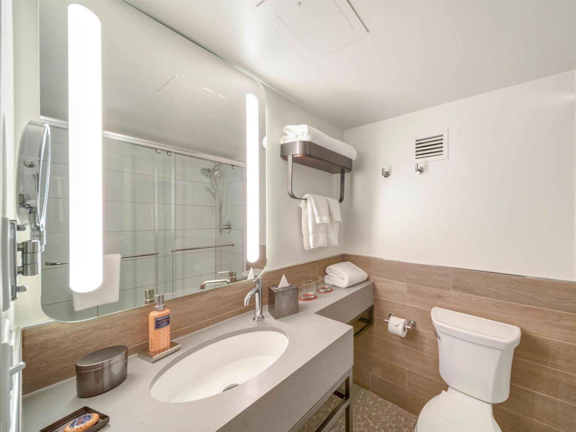 Queen Room with Two Queen Beds - Portside